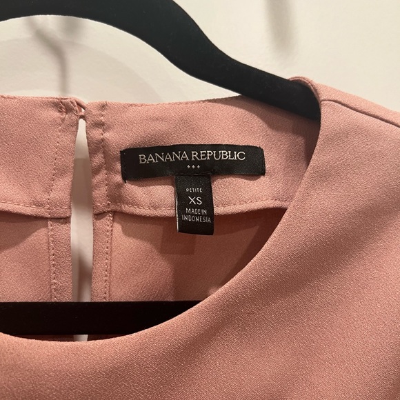 Banana Republic professional shirt/ blouse - soft pink/ mauve with ruffle sleeve - Picture 4 of 6